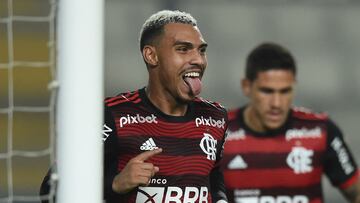Brazil's Flamengo Matheuzinho celebrates after scoring against Peru's Sporting Cristal during the Copa Libertadores group stage first leg football match at the National Stadium in Lima on April 5, 2022. (Photo by ERNESTO BENAVIDES / AFP)
