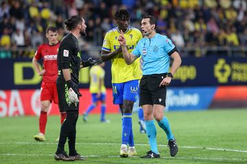 17/05/24 PARTIDO PRIMERA DIVISION 
CADIZ - OSASUNA 
POLEMICA VAR ARBITRO MARTINEZ MUNUERA  MOMO MBAYE JERMEIAS CONAN LEDESMA