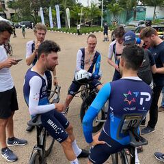 Froome llega a 5:21 de sus compañeros en la crono por equipos en Ruanda