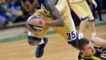DeJuan Summers durante su paso por el Budivelnyk.
