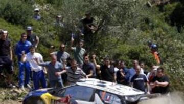 <b>LÍDER. </b>Loeb acaricia la victoria en Cerdeña y busca un récord.