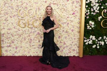 Helen Hoehne posa durante la alfombra roja de los Globos de Oro 2025 celebrados en el Hotel Beverly Hilton de los Ángeles.
 