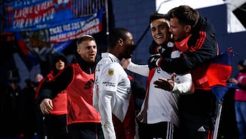 BUENOS AIRES, ARGENTINA - AUGUST 27: Pablo Solari of River Plate celebrates with teammates after scoring the first goal of his team during a Liga Profesional 2022 match between Tigre and River Plate at Jose Dellagiovanna on August 27, 2022 in Buenos Aires, Argentina. (Photo by Daniel Jayo/Getty Images)