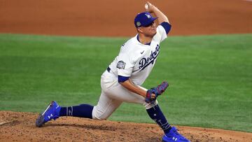 Víctor González, cuarto lanzador mexicano en ganar un juego de Serie Mundial