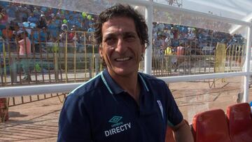 Mario Salas espera a Santiago Silva: "Nos aporta gol y liderazgo"