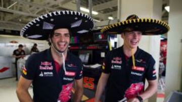 Max Verstappen y Carlos Sainz con sombrero mexicano antes de los entrenamientos libres.