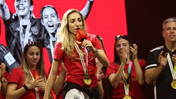 Olga Carmona was part of Spain’s World Cup celebrations despite losing her father that same day and her emotional speech will have you tearing up.