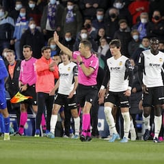 El VAR indulta a Mamardashvili