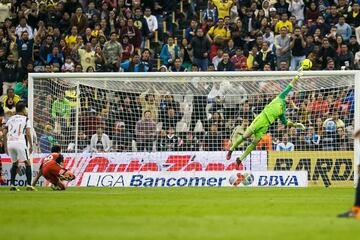 América y Tijuana no pudieron pasar del 0-0 en la cancha del Estadio Azteca y gran parte de esto fue responsabilidad de Gibran Lajud. El portero de los ‘Xolos’ sigue teniendo un semestre destacado a nivel individual, no es coincidencia que los fronterizos sean la mejor defensiva con solo 5 goles recibidos. Con 34 atajadas en lo que va de la campaña es el cuarto guardameta con mejor registro en este sentido y podría estar alzando la mano por una oportunidad para subirse al barco de la Selección Mexicana que partirá a Rusia 2018 en junio.