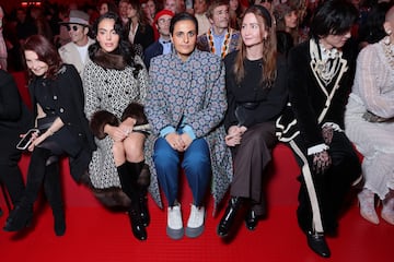 Georgina Rodrguez junto a Philippa Polskin, Sheikha Al Mayassa, Olivia Bouzarif y Michieda Shunsuke.