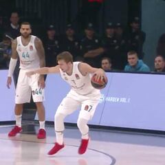 Doncic recordó a Jordan y a Kobe a la vez con este triplazo