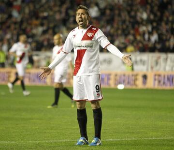 Recaló en Vallecas, tras haber sido emblema y capitán del Espanyol. Tenía 34 años y parecía un fichaje de jugador experimentado que ya había dado todo en su carrera, sin embargo, un gol suyo, de los diez que consiguió con La Franja, entró en la historia vallecana conocido como el Tandazo. Fue en mayo de 2012, en Vallecas, ante el Granada. El gol de Tamudo, que salió del banquillo, supuso la permanencia del equipo en el último suspiro del partido.