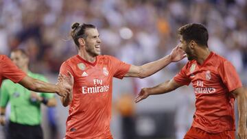 EAS21. EAST RUTHERFORD, NUEVA JERSEY (EE.UU.), 07/08/2018.- El jugador Gareth Bale (i) del Real Madrid celebra con su compañero Marco Asensio (d) tras anotar un gol ante la Roma durante un partido de la Copa Internacional de Campeones entre el Real