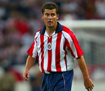 En el final de su carrera, en 2004, el futbolista mexicano decidió dejar a las Chivas para pasar a las Chivas USA. 