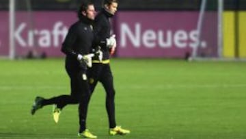 Weidenfeller y Langerak, porteros del Dortmund.