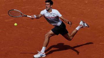 Djokovic humilló a Sousa y avanzó con facilidad en París