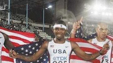 <b>SIN TRIPLETE. </b>Clement (izda.) posó también con Jackson y Carter (dcha), a pesar de no tocar metal.