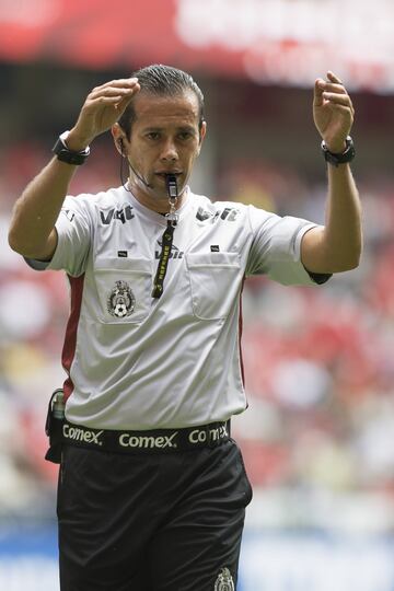 El arbitraje mexicano dejó muchas dudas con decisiones polémicas. En el duelo entre Pumas y Veracruz, Malcorra cometió una dura falta que parecía para tarjeta roja, mientras Cruz Azul anotó primero en una jugada que era falta y con un penal inexistente. Finalmente, Toluca se salvó con un gol anulado de manera equivocada, jugada en la que sorprendió a Morelia para el 2-0 definitivo.