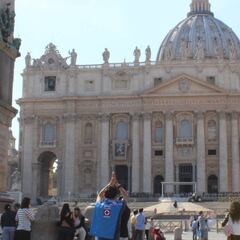 Aficionado va al Vaticano y pide ayuda divina por el Cruz Azul