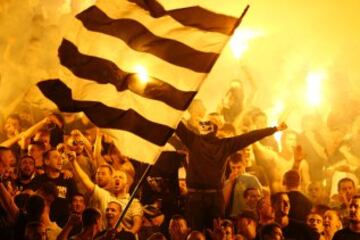 Football Soccer Serbia - Partizan Belgrade v Red Star Belgrade - Super liga - Partizan Belgrade Stadium, Belgrade, Serbia - 17/9/16 Partizan Belgrade's fans cheer during the match.