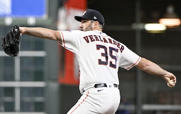 The Houston Astros' Justin Verlander won the 2022 Cy Young Award in the American League, while the Miami Marlins' Sandy Alcantara took the National League prize.
