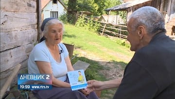 Mara, la abuela de Oblak, entrevistada por el canal RTRS de Bosnia.