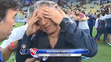 El desconsolado llanto de Holan tras ganar la Sudamericana