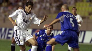 Raúl encara a Leboeuf ante la mirada de Dennis Wise en la Supercopa de Europa de 1998, ante el Chelsea.