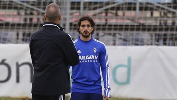 Javi Ros, en una conversi&oacute;n con V&iacute;ctor Fern&aacute;ndez.