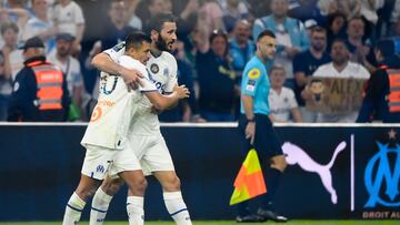 Marseille's Chilean forward Alexis Sanchez (L) celebrates with Marseille's Bosnian defender Sead Kolasinac during the French L1 football match between Olympique Marseille (OM) and AJ Auxerre at Stade Velodrome in Marseille, southern France on April 30, 2023. (Photo by CLEMENT MAHOUDEAU / AFP)