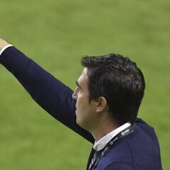 Iraola: "No hay equipos al 100%, estamos todos en construcción"