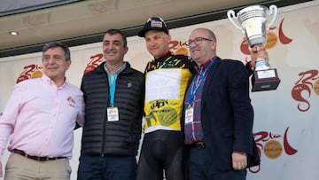 Tim Wellens, en el podio de Andalucía.