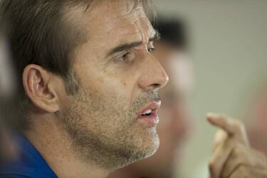 Vitolo joins Morata and Silva in attack in first Lopetegui XI