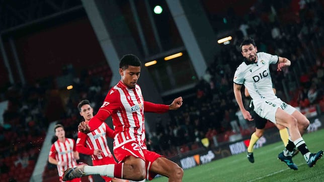 El Burgos desactiva y frustra al Almería