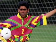 Jorge Campos, portero de México, con su equipación para el Mundial de 1994.
