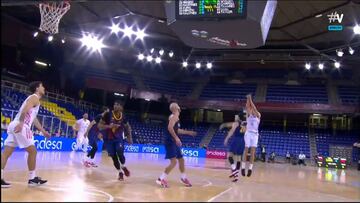 El precioso triple de Tristan Vukcevic al Barça en el Clásico