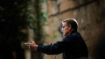 El líder del PP, Alberto Núñez Feijóo, durante un acto del Partido Popular, en la plaza del Ayuntamiento, a 22 de octubre de 2023, en Toledo, Castilla-La Mancha (España). El Partido Popular ha celebrado en Toledo un acto en contra de una posible amnistía a los participantes en el ‘procés’ catalán. El encuentro se ha convocado en defensa “de la igualdad de los españoles” y contra la amnistía a los “delitos” del ‘procés’. El PP organiza este acto después del celebrado el pasado 24 de septiembre en Madrid para protestar contra la amnistía.
22 OCTUBRE 2023;ACTO;PP;PARTIDO POPULAR;AMNISTÍA;INDEPENDENTISMO
Mateo Lanzuela / Europa Press
22/10/2023