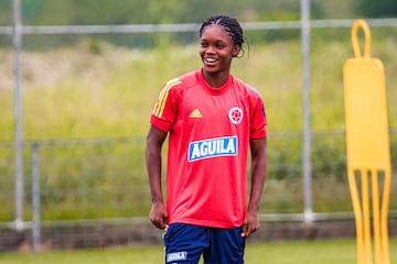 La Selección Colombia Femenina sigue preparando el partido ante Ecuador por Copa América. Las dirigidas por Nelson Abadía volvieron a los trabajos de campo.