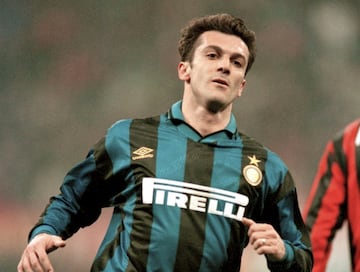 Máximo goleador del Inter de Milán durante la temporada 95/96 con 17 goles en 24 partidos de la Serie A