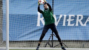 Diego L&oacute;pez en el entrenamiento de ayer. 