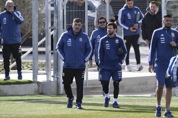 Messi entrando en el entrenamiento de la Selección Argentina en la Ciudad Deportiva del Real Madrid. 