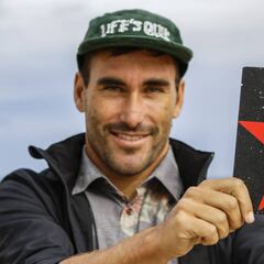 Aritz Aranburu ya tiene un hueco en el Paseo de las estrellas del surf