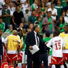 Phillips confiesa que le recomendaron demandar a Javier Aguirre