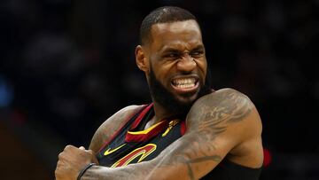 CLEVELAND, OH - APRIL 15: LeBron James #23 of the Cleveland Cavaliers stretches his jersey just prior to playing the Indiana Pacers in Game One of the Eastern Conference Quarterfinals during the 2018 NBA Playoffs at Quicken Loans Arena on April 15, 2018 in Cleveland, Ohio. Indiana won the game 98-80 to take a 1-0 series lead. NOTE TO USER: User expressly acknowledges and agrees that, by downloading and or using this photograph, User is consenting to the terms and conditions of the Getty Images License Agreement. Gregory Shamus/Getty Images/AFP
== FOR NEWSPAPERS, INTERNET, TELCOS & TELEVISION USE ONLY ==