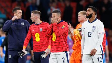 London (United Kingdom), 07/06/2024.- Kyle Walker of England (C) puts his hands on his face after the friendly international soccer match between England and Iceland in London, Britain, 07 June 2024. (Futbol, Amistoso, Islandia, Reino Unido, Londres) EFE/EPA/TOLGA AKMEN