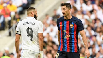 Karim Benzema of Real Madrid Cf (L) and Robert Lewandowski of FC Barcelona (R) during a match between Real Madrid v FC Barcelona as part of LaLiga in Madrid, Spain, on October 16, 2022. (Photo by Alvaro Medranda/NurPhoto via Getty Images)