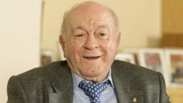 El presidente de honor del Real Madrid, Alfredo di Stéfano, ha calificado de "proeza" la victoria del Madrid en Sevilla, en la presentación del 'clásico' de fútbol Indoor que disputarán Real Madrid y Barcelona el próximo viernes día 1 de mayo en el palacio de los deportes de la comunidad de Madrid, a las 12.30 horas de la mañana.