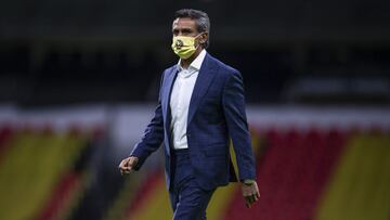 Gilberto Adame durante un partido del América