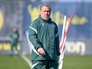 Sergio González dirigiendo un entrenamiento en la Ciudad Deportiva Bahía de Cádiz.