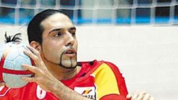 <b>DUREZA. </b>Garabaya pudo comprobar la dureza con la que se emplearon los jugadores lituanos.